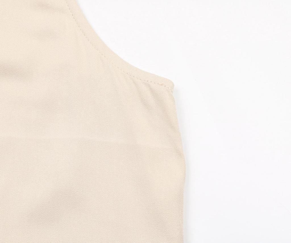 Летнее женское платье трапециевидной формы длиной до колена с V-образным вырезом без рукавов