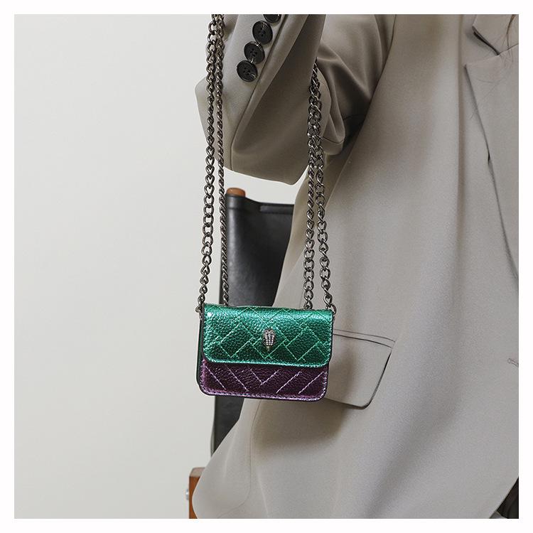 Сумка-мини на цепочке с ромбовидной стежкой на весну/лето 2025 - Вышитая сумка кроссбоди с головой орла