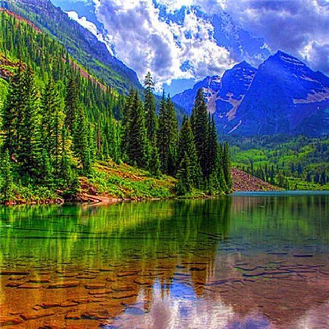 Алмазная мозайка. Яркие стразы, прочное водонепроницаемое полотно с нанесённным узором, эконологически чистый клей - всё это позволяет вам создать уникальный и неповторимый шедевр. Размер полотна и узор на выбор