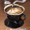 Кофеварка Kalita с высокой скоростью экстракции, которая раскрывает вкусовые качества напитка до того, как проявится неприятный привкус. Кофеварка для 2–4 чашек