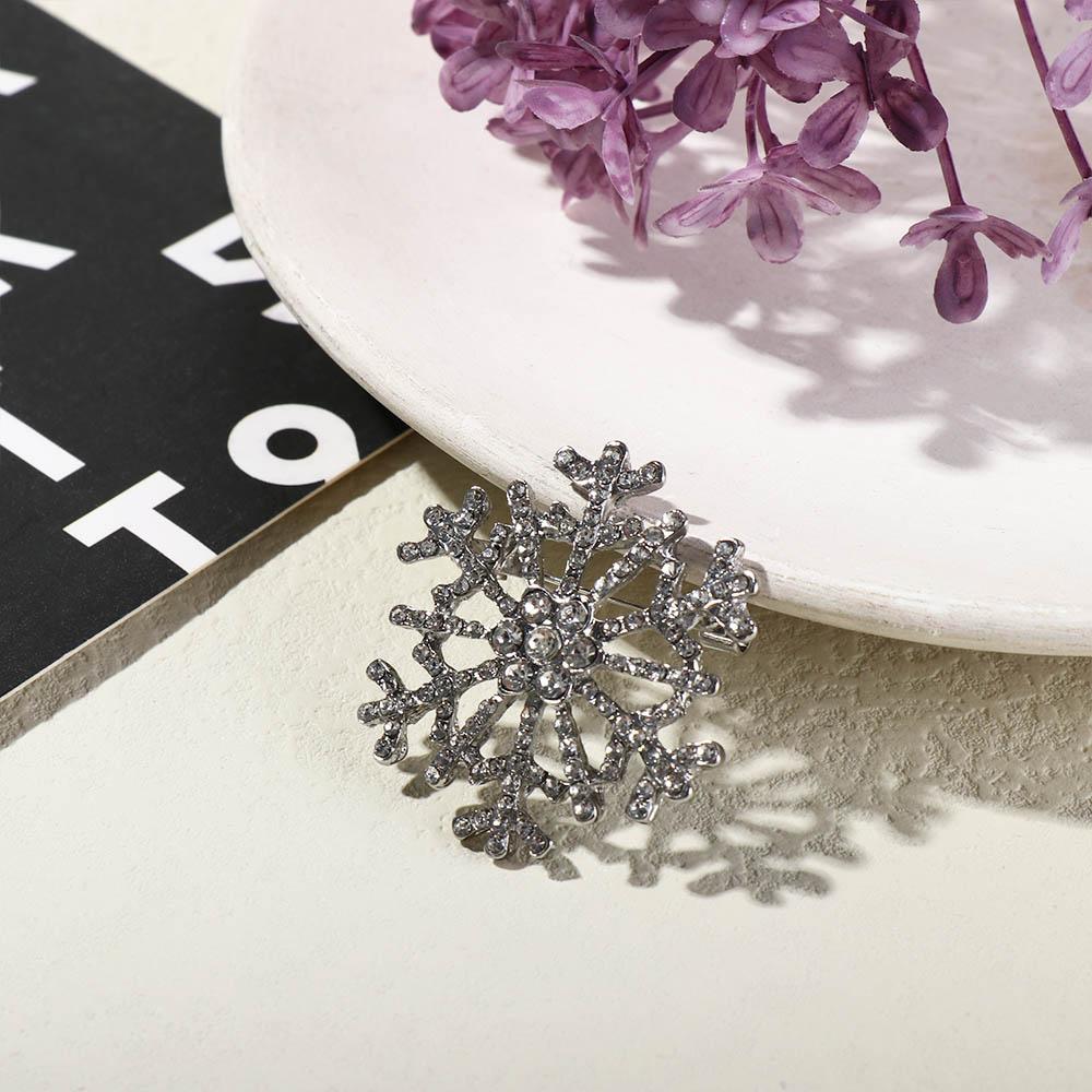 Zircon Creative Snowflake Brooch Zinc Zinc Zinc Alloy Elegant Decoration