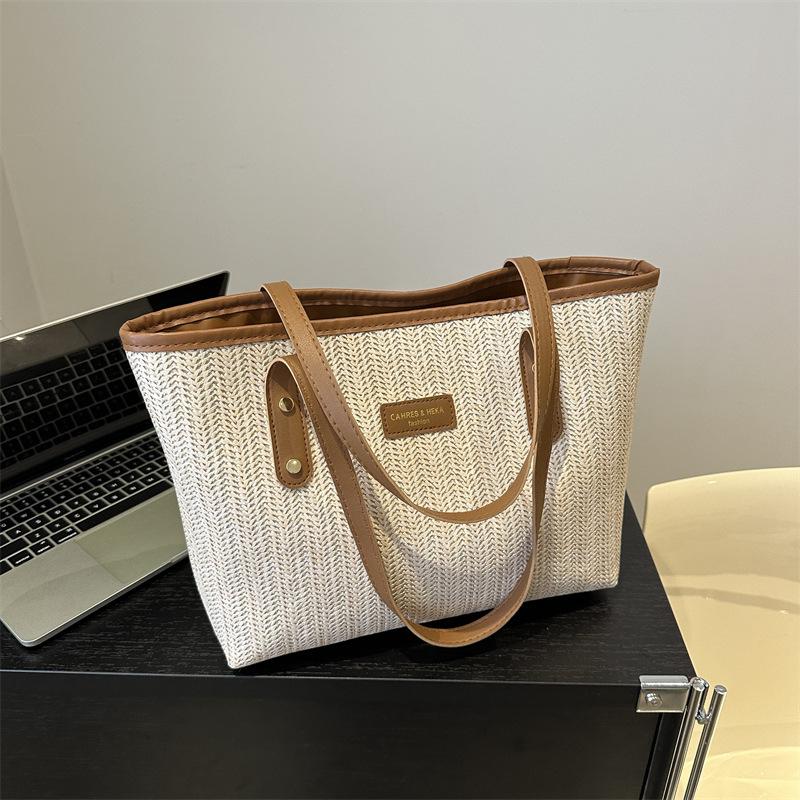 Commuter Large Capacity Straw Weaving Bag for Women New Fashion Fashionable Casual Underarm Bag Popular Tote Bag