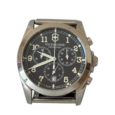 Б/у Мужские часы VICTORINOX SWISS ARMY Хронограф Нержавеющая сталь Серебристый Сапфировое стекло Водонепроницаемость 100 м с Коробкой 241589 Victorinox