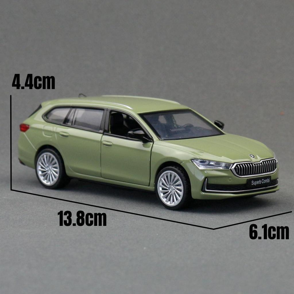 Масштаб 1/35 Skoda Superb Combi Седан Модель игрушечной машины MSZ Литой металлический миниатюрный Оттягивающийся Звук и свет Коллекция Подарок для детей Мальчик