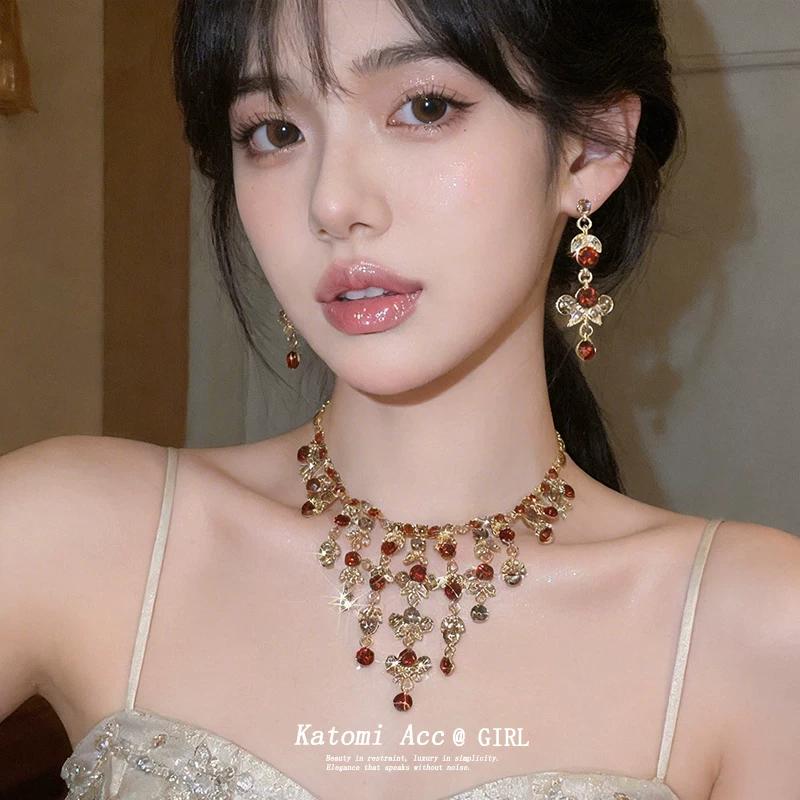 Diamond-encrusted flower fringed necklace women's new retro elegant court style stud earrings jewelry set light luxury and high-end sense