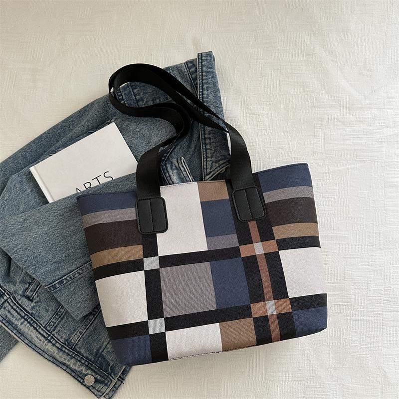 Летняя простая сумка-тоут женская 2024 новая модная сумка через плечо женская сумка простая модная сумка для поездок на работу женская