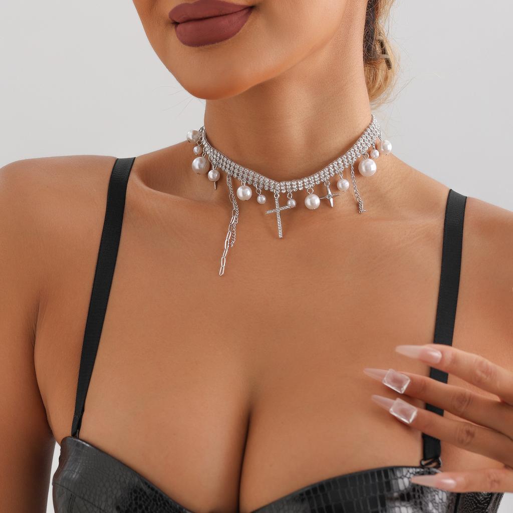 Дизайн ювелирных изделий Легкая роскошь Полностью бриллиантовое колье Кисточка Крест Бабочка Любовь Ожерелье Цепочка для ключицы