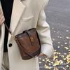 Retro Hand Bag Women's 2025 Winter New Fashion Versatile Shoulder Messenger Bag Foreign Style Portable Bucket Bag