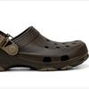 Выберите 1 из 5 классических вездеходных сабо Crocs