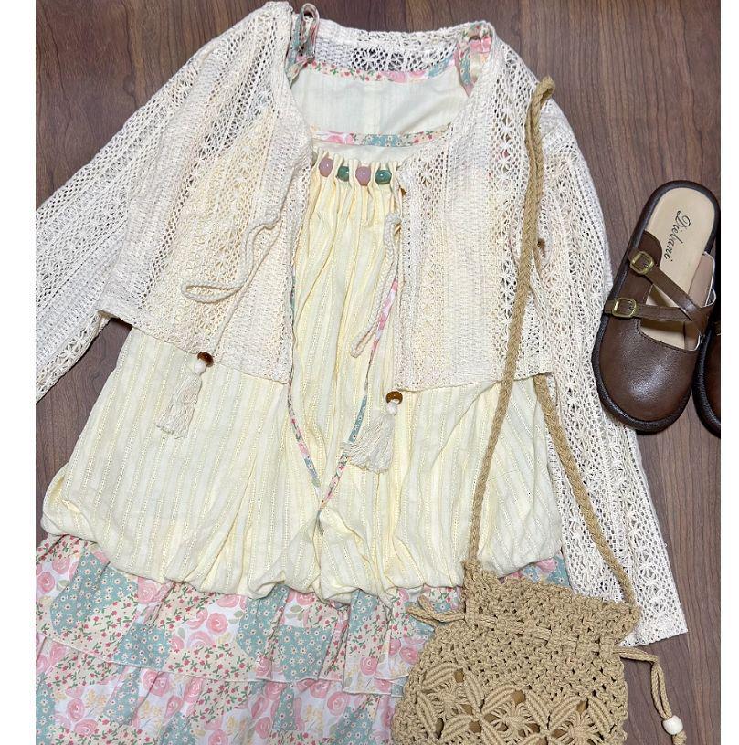 Платье-тюльпан в островном стиле с розово-зеленой цветочной лоскутной отделкой, присборенными бретелями, свободного кроя - Женская модель 2025 года