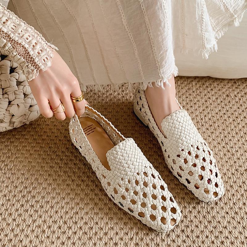 Мода 2025 Новые летние удобные плетеные сандалии Женские низкий толстый каблук Слипоны Повседневные полые дышащие сандалии Женская обувь для ходьбы