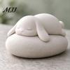 Канцелярские принадлежности для рабочего стола Фигурка спящего кролика, 3D-печатная статуэтка кролика-лопауха с основанием из гальки, Минималистичный декор для полки Милая скульптура животного для