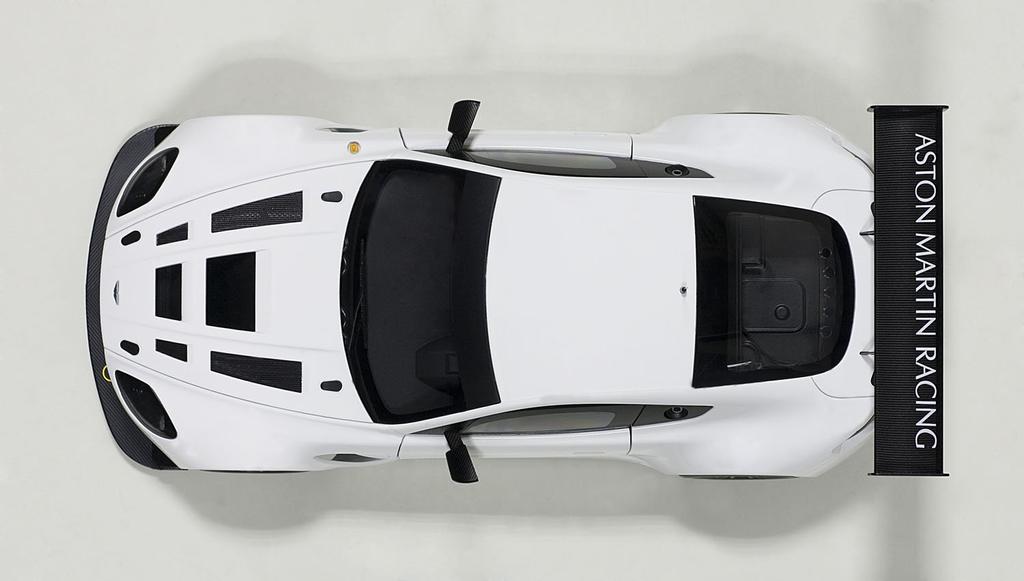 AUTOart Aston Martin V12 Vantage GT3 2013 Completed Product 1/18 (White)