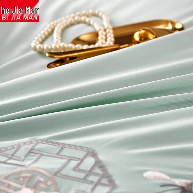 Begerman Supreme Embroidered Mulberry Silk Quilt