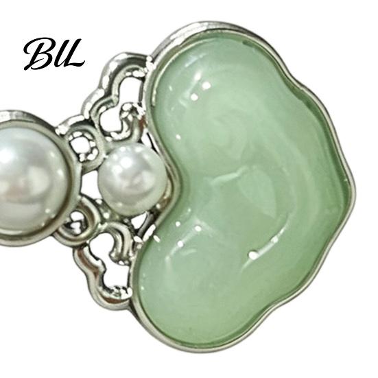 Clothing Decorative Pin Chinese Style Faux Jade Brooch, Vintage Cardigan Sweater Cincher Clip, Dress Shirt with Pearl Pearl, Jewelry Gift for