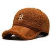 Бейсболка с буквой R из овечьей шерсти Teddy Fleece