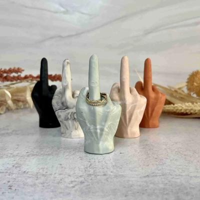 Держатель для колец из смолы, декоративная башня, забавный держатель для колец в форме среднего пальца, подставка для ювелирных изделий, держатель для колец
