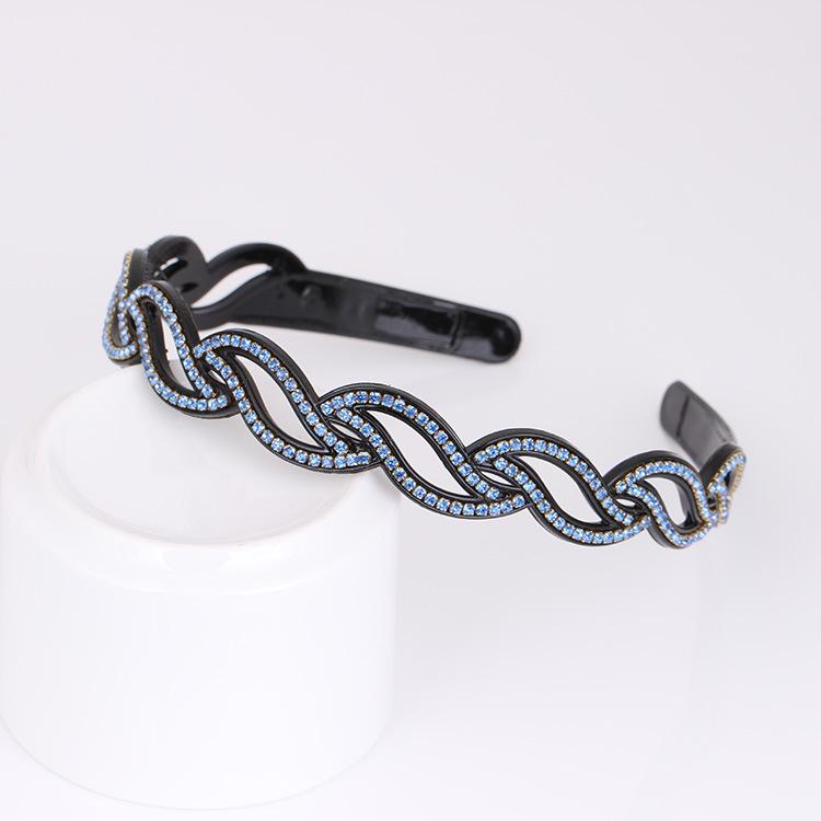 Пластиковое оголовье со стразами