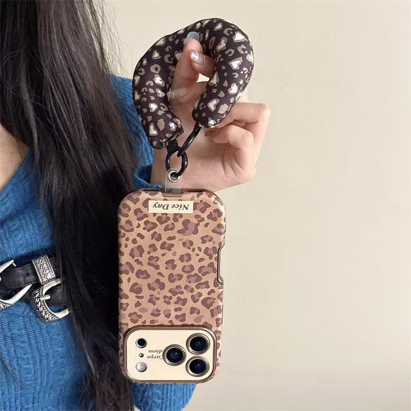 Maillard's new leopard print is suitable for Apple 17ProMax mobile phone case 16Pro large window 14/15 wrist 16PM