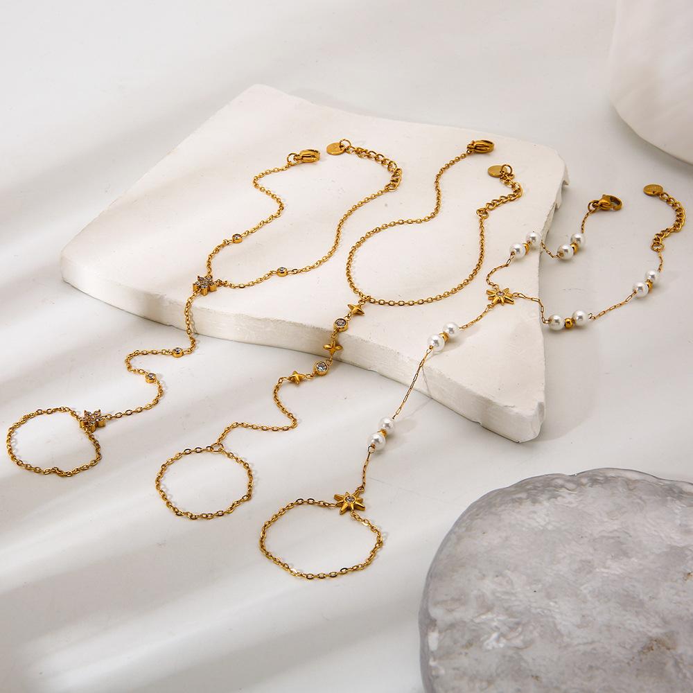 Exquisite and elegant 18K gold-plated zircon-inlaid mango geometric stainless steel integrated finger bracelet, back chain.