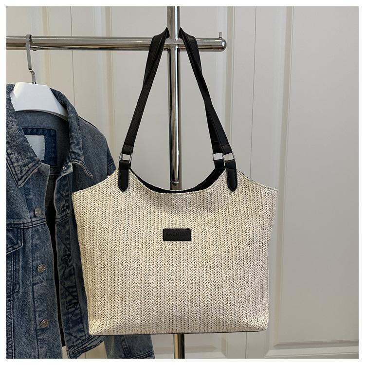 Повседневная текстура простая 2025 новый тканый модный тренд летний дизайн большая вместимость женская плечевая сумка-тоут
