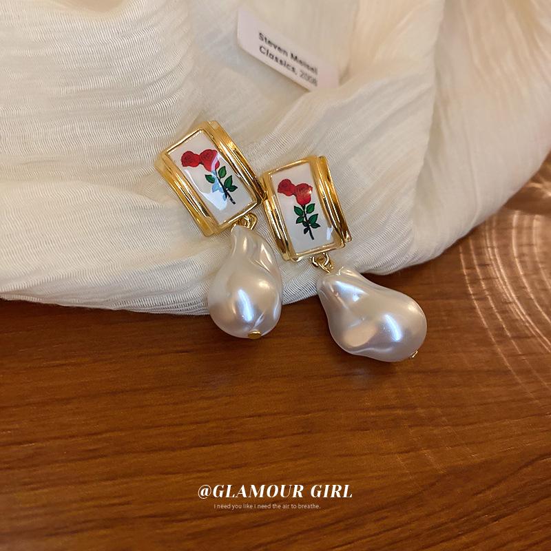 Vintage Steel Teardrop Cat Eye Earrings for Women - Retro, High-End, Versatile Fashion Ear Studs