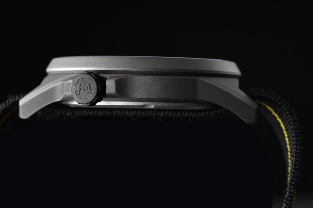 Модель 301-го подразделения JSDF Solar 2025 года, специальная окраска, ограниченная 301 экземпляром, цвет оружейная бронза [KENTEX] F-4EJ/Revised S715M-19, мужская