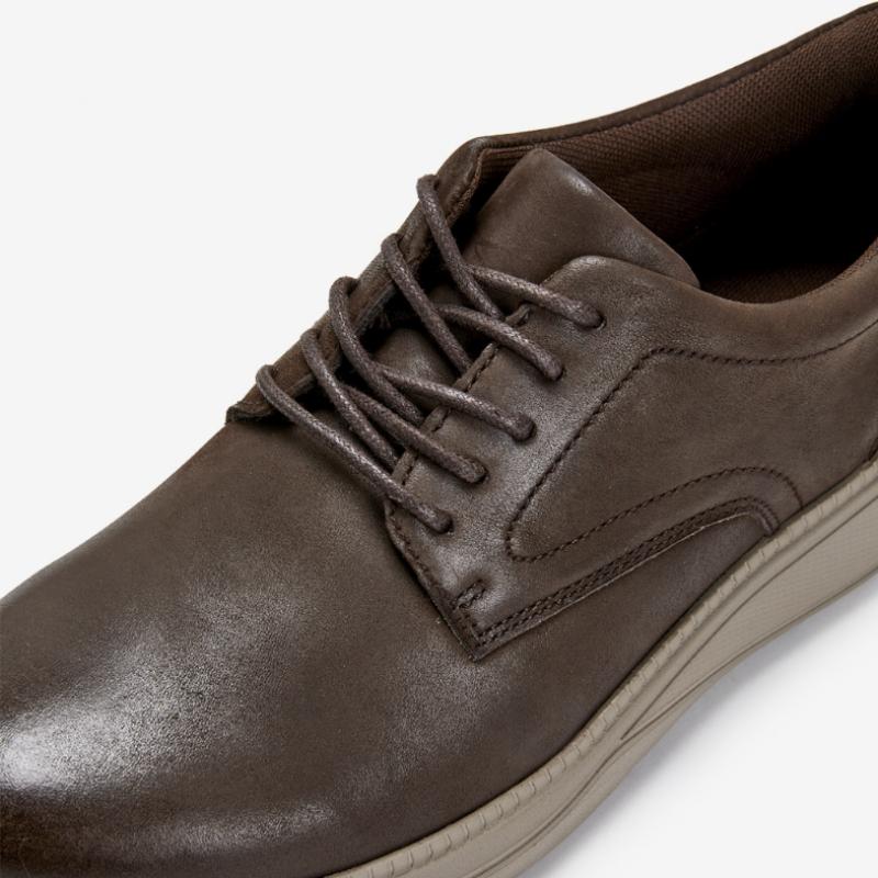 Young Age Male Casual Sneakers Brown