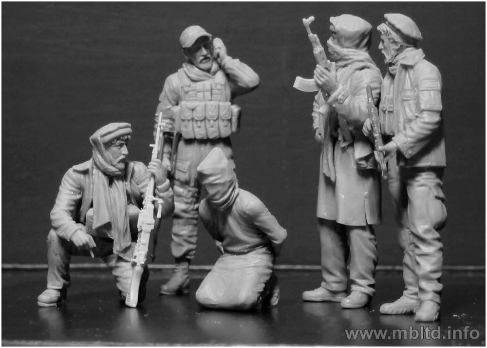 Master Box Масштаб 1/35 Частные вооруженные силы Ближнего Востока Охрана военнопленных, 5 фигур, Пластиковая модель, MB35163