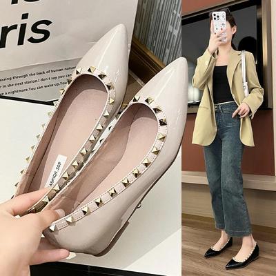 Мода 2024Женские Британские Американские Стили Модная Повседневная Обувь для Показа Мод с Шипованной Лоскутной Лакированной и Матовой Обувью на Плоской Подошве