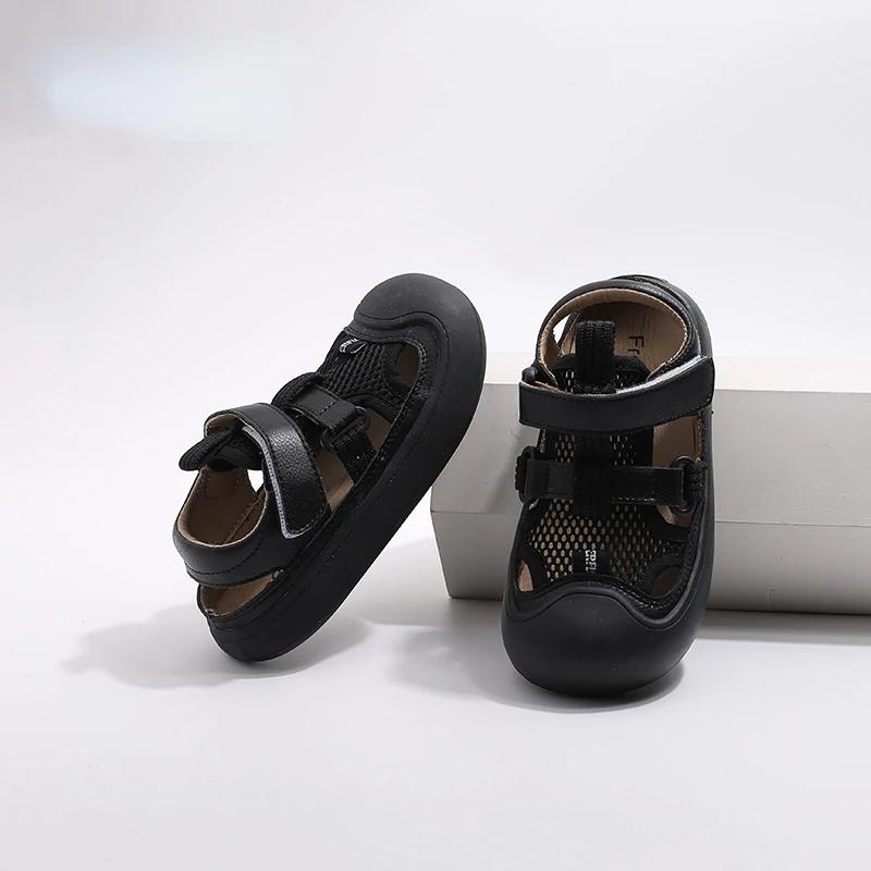 Детские сандалии для девочек 2024 года, летние, новые, модные, корейский стиль, мягкая подошва, удобные, повседневные, противоударные, универсальные, с вырезами