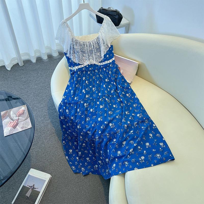 A Plus-size Women's Floral Dress with Lace Patchwork Is Designed To Cinch The Waist and Make One Look Slimmer In Summer