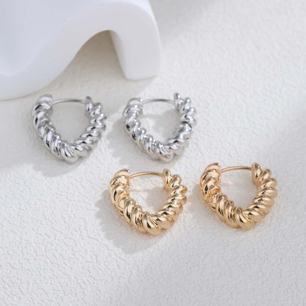 Трансграничные простые серьги-пусеты «Любовь» Женские модные темпераментные универсальные серьги-кольца для работы Элегантные серьги-сердечки Серьги