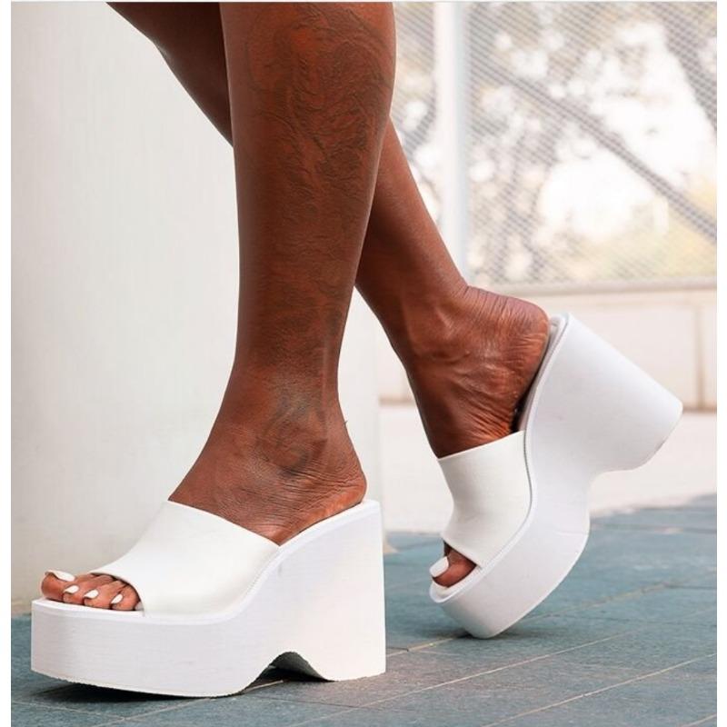 Летние массивные босоножки на платформе 2025 года Женская обувь на толстой подошве Высококаблучные шлепанцы Большой размер 36-43 Женские пляжные шлепанцы Zapatos