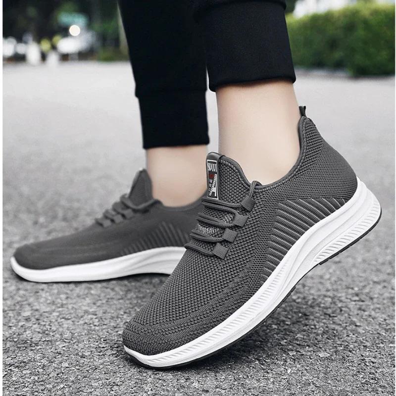 Кроссовки мужские осенние на мягкой подошве 2024 года. Дышащие стильные кроссовки. Повседневная нескользящая обувь на плоской подошве. Удобная модная новая мужская обувь.