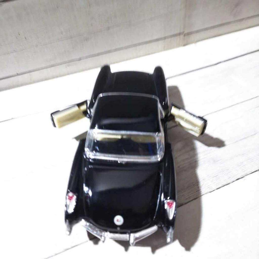 KINSMART134 Chevrolet Corvette 1957 Black Pullback Diecast Car