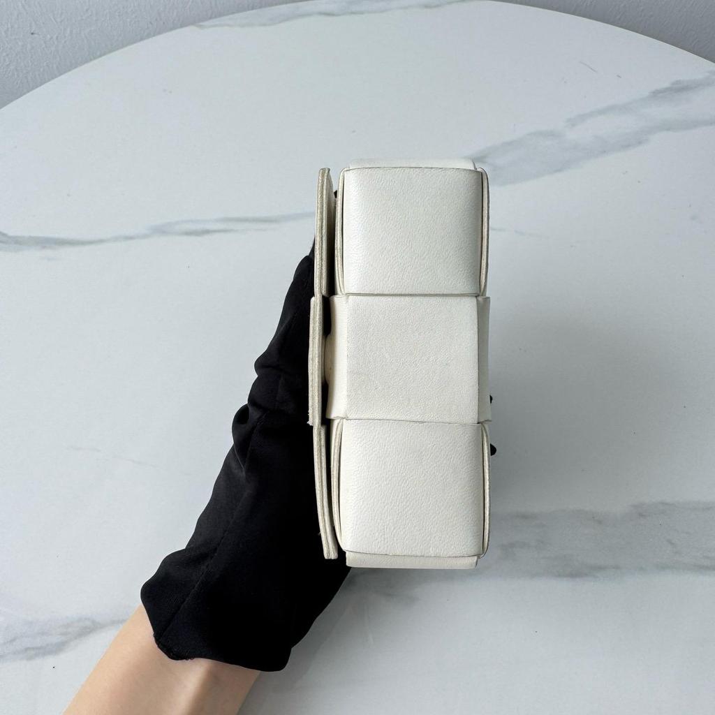 [Pre-Owned] Bottega Veneta Cassette 'White/Gold' - Fair #6DIRCT