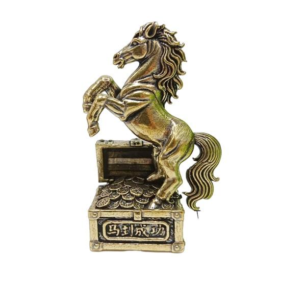 Фэн-шуй Латунная статуэтка лошади Лошадь, наступающая на монеты Украшение для стола на китайский Новый год Скульптура зодиакальной счастливой лошади с сокровищем
