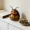 Фигурка Утенка-Таракана Yousheng Милый Утенок из Смолы Держит Бургер Украшение Коллекционная Скульптура Утенка-Таракана для Дома Офиса Настольного Компьютера Панели Автомобиля