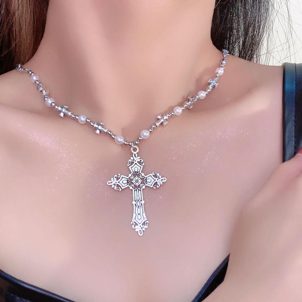 Chic Cross Pendant Necklace for Women - Trendy, Versatile, and Luxurious Clavicle Accessory.
