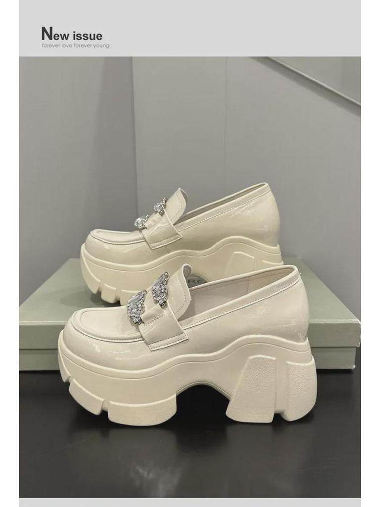 Женские весенние туфли-лоферы 2025 года на толстой подошве с внутренней высотой и небольшой платформой