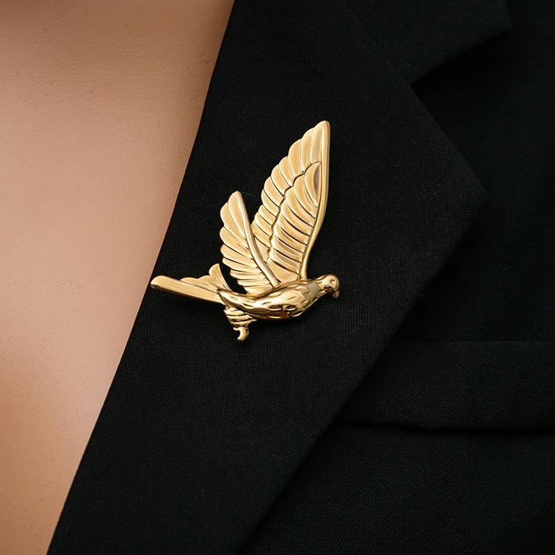 Stainless Steel Peace Dove Animal Brooches for Women Men Creative Classic Waterproof Clothing Brooches Party Jewelry Accessories