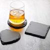 Наборы сланцевых подставок Лазерная гравировка Подставки для напитков Чашка Черный камень Столы Круглые Квадратные Сердце Бары Доступно несколько вариантов