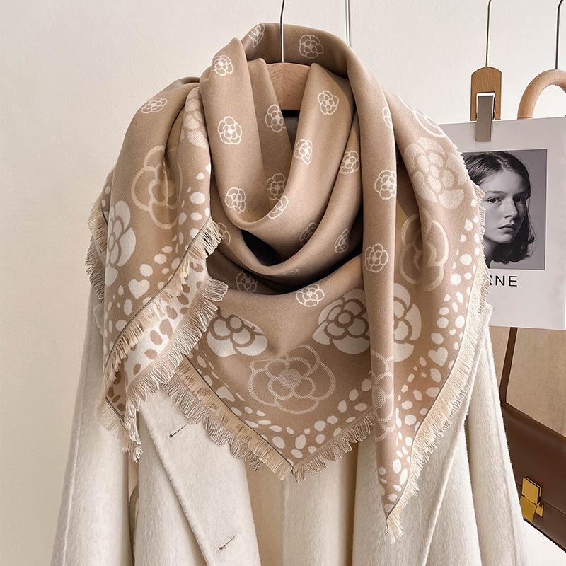 Темпераментная камелия Высококлассный большой квадратный шарф Двусторонний имитация кашемира Утолщенный шарф с декоративной шалью