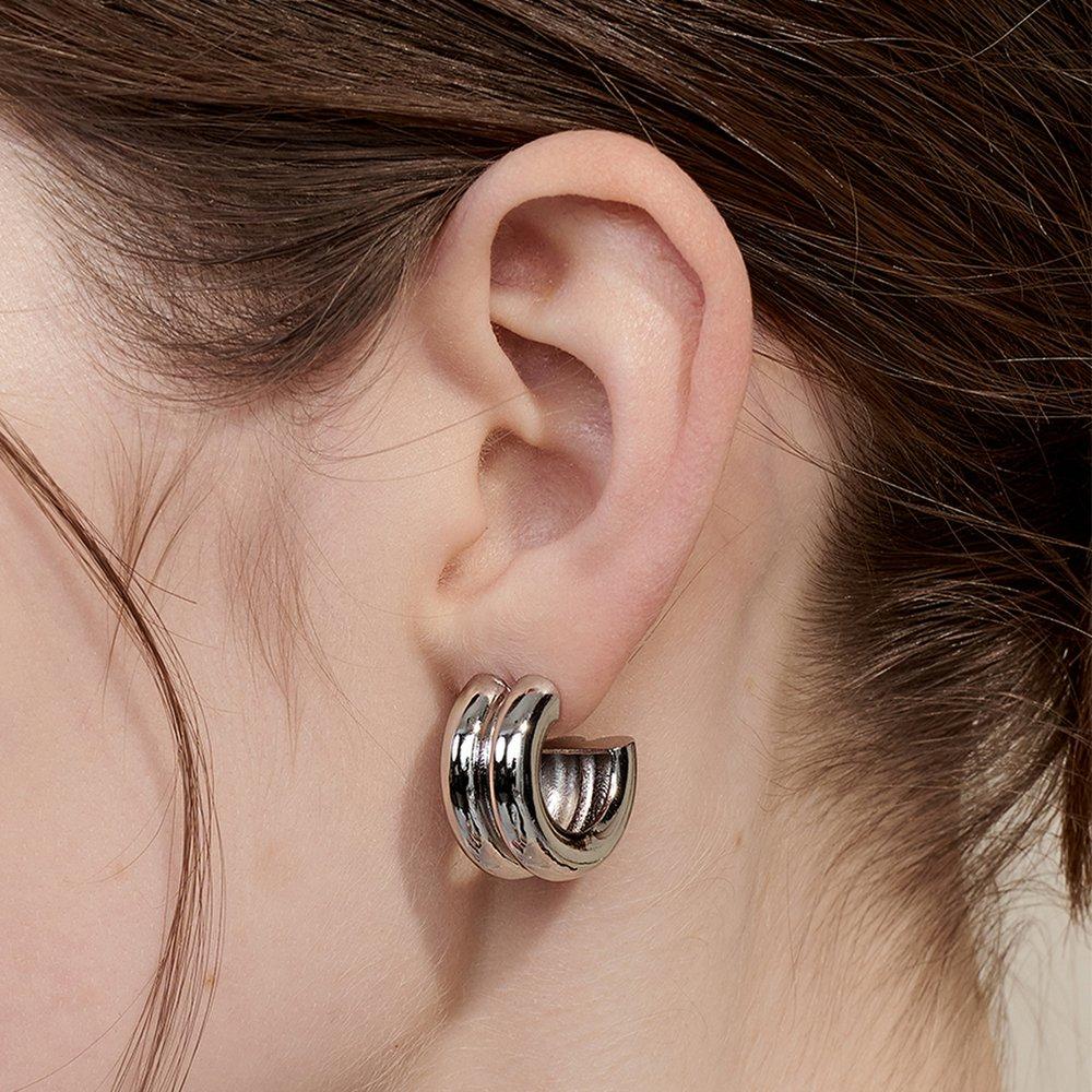 [Worn by Suzy, Jeon So-yeon, Jang Na-ra, Pyo Ye-jin, Kwon Yu-ri, Ailee, Yura, and Twice] Double Chubby Hoop Earring - White_S