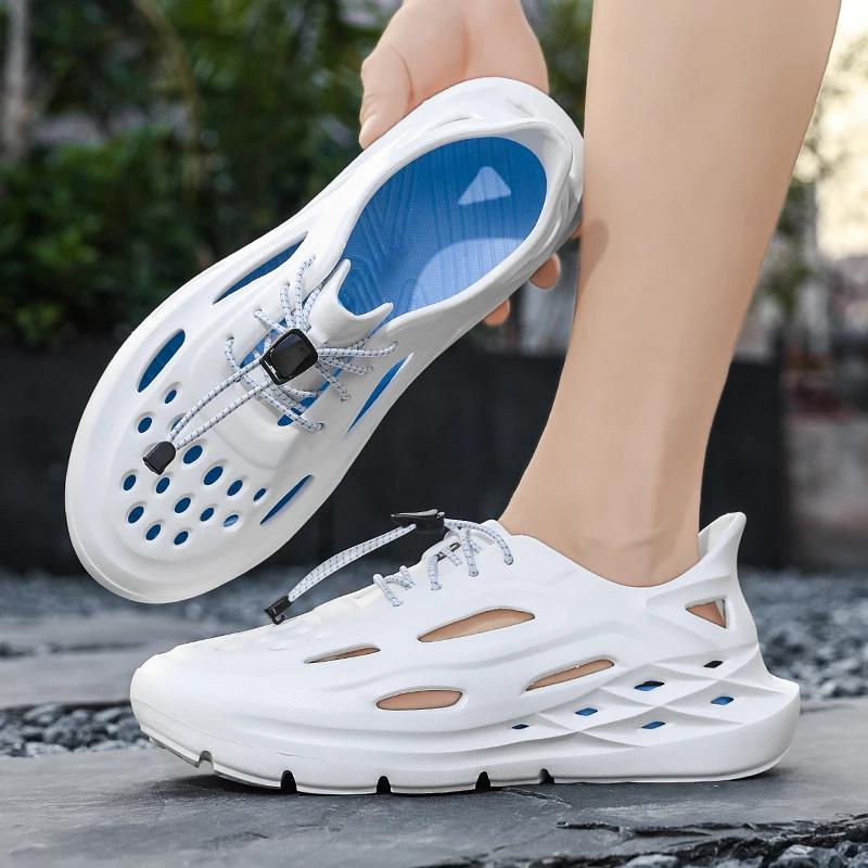 Fashion Summer Slip On Water Shoes Men Beach Sandals EVA Soft Hollow Mens Garden Shoes Designer Hole Breathable Slipper Runner Sneakers