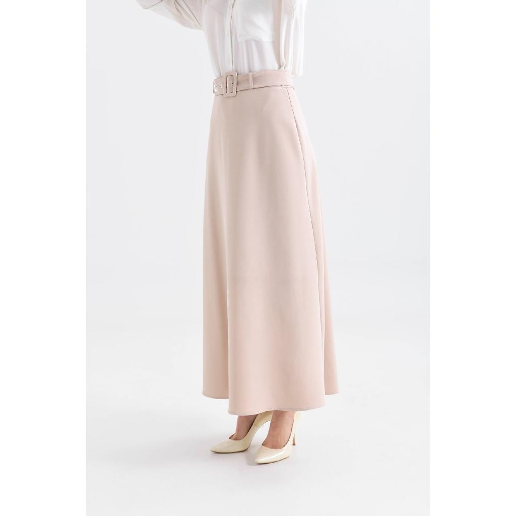 Черная юбка с пряжкой и поясом