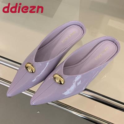 Мода Женские Заклепки Женские Шлепанцы на Низком Каблуке Летняя Весенняя Мода Острый Носок Женские Балетки Шлепанцы Сандалии Мюли Обувь