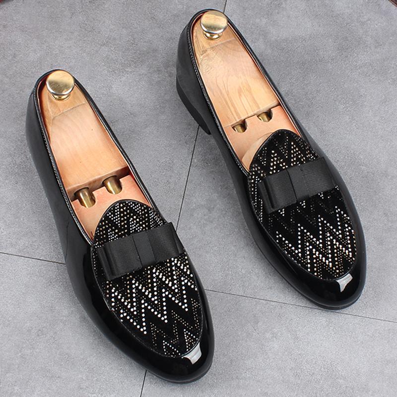 Fashion Designer Men Black Bowtie Patent Leather Slip On Casual Shoes Gentleman Formal Wedding Dress Homecoming Footwear Zapatos Hombre