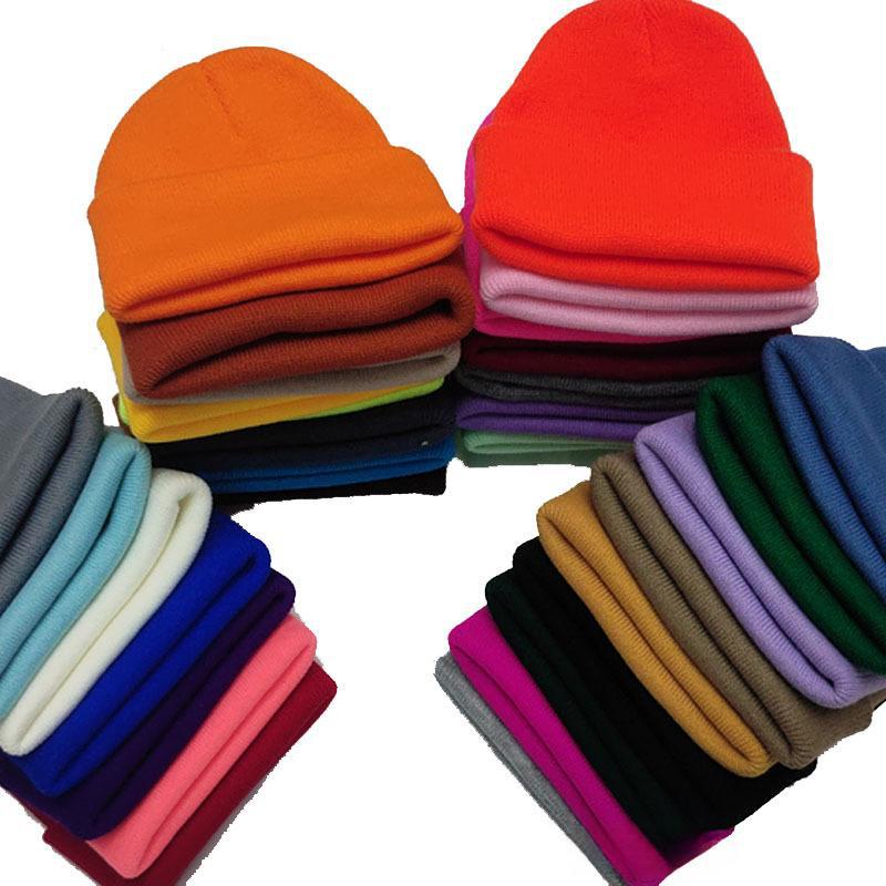 Уютные вязаные шерстяные шапки на осень и зиму - однотонные